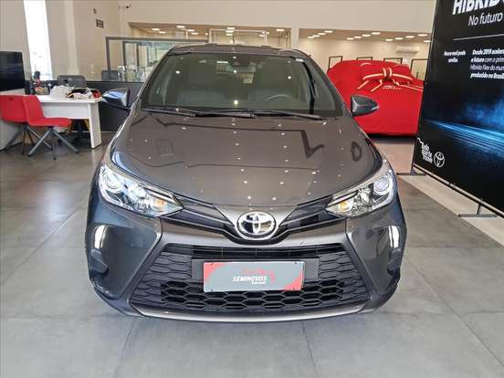TOYOTA-YARIS-2023
