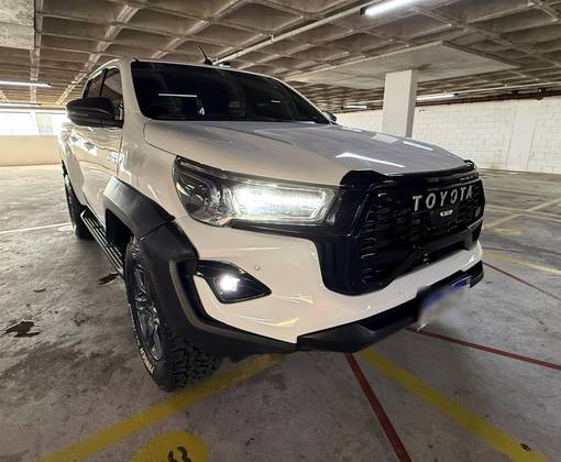 TOYOTA HILUX 2.8 D-4D TURBO DIESEL CD SR 4X4 AUTOMÁTICO