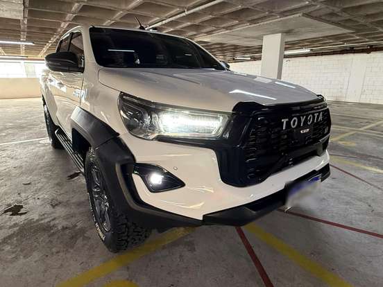 TOYOTA-HILUX-2.8 D-4D TURBO DIESEL CD SR 4X4 AUTOMÁTICO TOYOTA-HILUX-2025