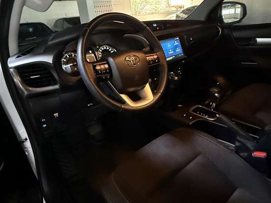 TOYOTA-HILUX-2.8 D-4D TURBO DIESEL CD SR 4X4 AUTOMÁTICO TOYOTA-HILUX-2025