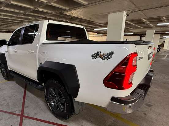 TOYOTA-HILUX-2.8 D-4D TURBO DIESEL CD SR 4X4 AUTOMÁTICO TOYOTA-HILUX-2025