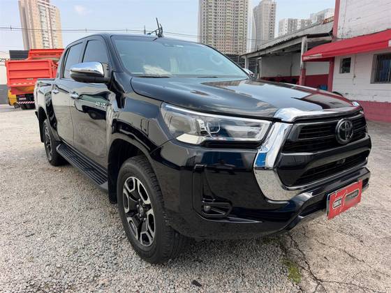 TOYOTA HILUX 2.8 D-4D TURBO DIESEL CD SRX 4X4 AUTOMÁTICO