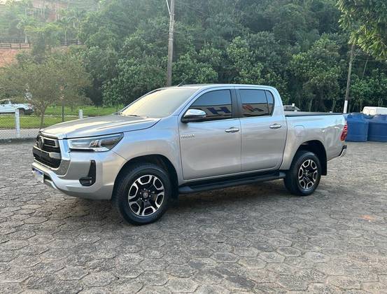 TOYOTA HILUX 2.8 D-4D TURBO DIESEL CD SRX 4X4 AUTOMÁTICO