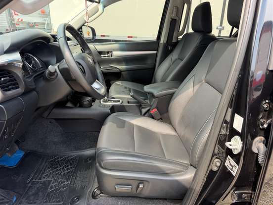 TOYOTA-HILUX-2021