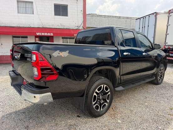 TOYOTA-HILUX-2.8 D-4D TURBO DIESEL CD SRX 4X4 AUTOMÁTICO TOYOTA-HILUX-2021