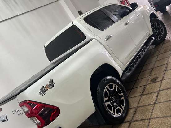 TOYOTA-HILUX-2.8 D-4D TURBO DIESEL CD SRX 4X4 AUTOMÁTICO TOYOTA-HILUX-2022