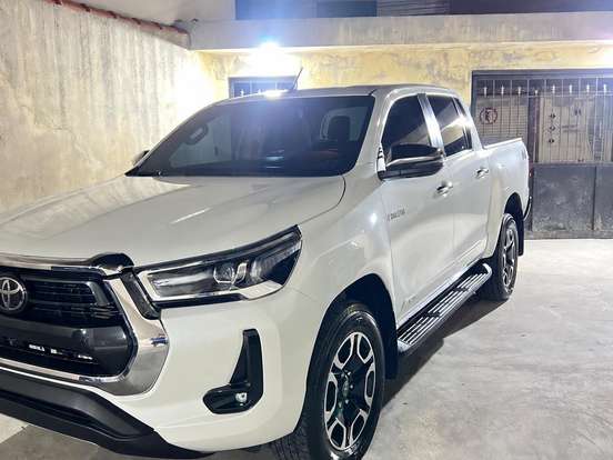 TOYOTA-HILUX-2.8 D-4D TURBO DIESEL CD SRX 4X4 AUTOMÁTICO TOYOTA-HILUX-2022