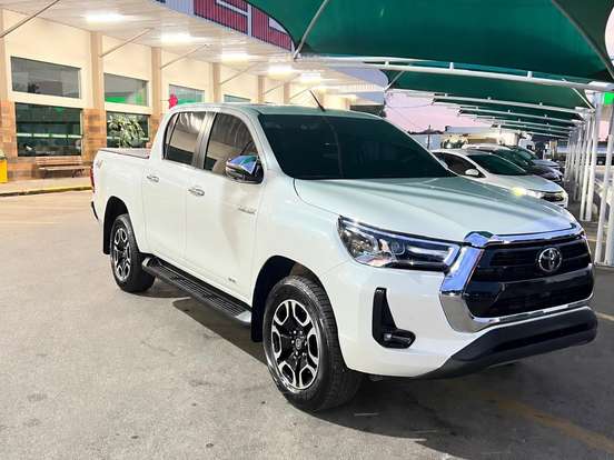 TOYOTA-HILUX-2.8 D-4D TURBO DIESEL CD SRX 4X4 AUTOMÁTICO TOYOTA-HILUX-2022