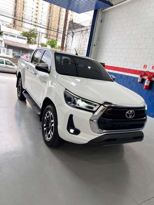 TOYOTA-HILUX-2022