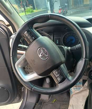 TOYOTA-HILUX-2019