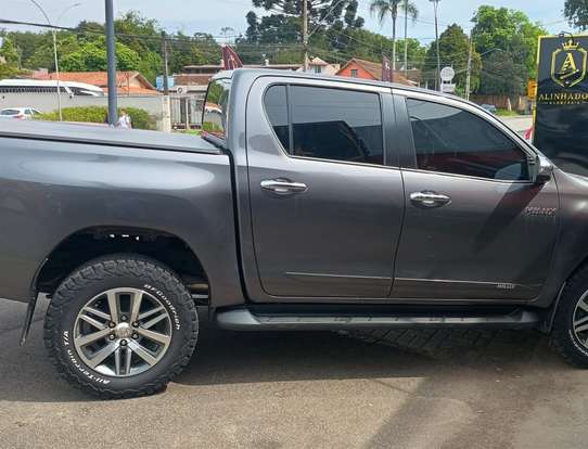 TOYOTA-HILUX-2019
