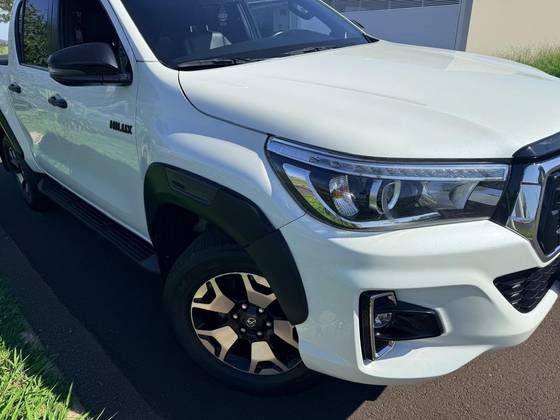 TOYOTA HILUX 2.8 SRX 4X4 CD 16V DIESEL 4P AUTOMÁTICO