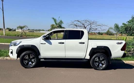 TOYOTA-HILUX-2020