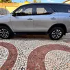 TOYOTA HILUX SW4 2.8 D-4D TURBO DIESEL SRX PLATINUM 7L 4X4 AUTOMÁTICO TOYOTA HILUX SW4 2.8 D-4D TURBO DIESEL SRX PLATINUM 7L 4X4 AUTOMÁTICO