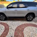 TOYOTA HILUX SW4 2.8 D-4D TURBO DIESEL SRX PLATINUM 7L 4X4 AUTOMÁTICO TOYOTA HILUX SW4 2.8 D-4D TURBO DIESEL SRX PLATINUM 7L 4X4 AUTOMÁTICO