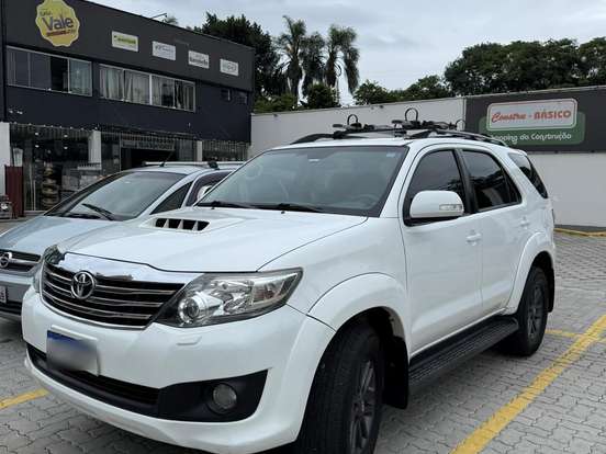 TOYOTA-HILUX SW4-3.0 SRV 4X4 16V TURBO INTERCOOLER DIESEL 4P AUTOMÁTICO TOYOTA-HILUX SW4-2013