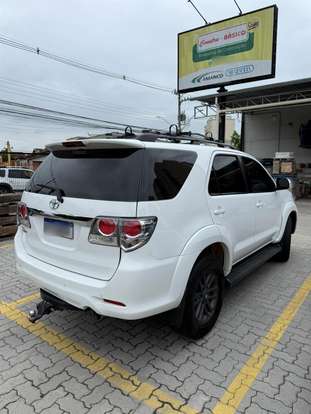 TOYOTA-HILUX SW4-2013