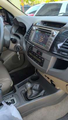 TOYOTA-HILUX SW4-2011