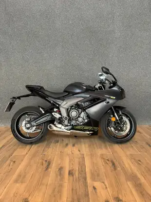 TRIUMPH-DAYTONA 660-2025