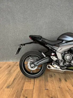 TRIUMPH-DAYTONA 660-2025