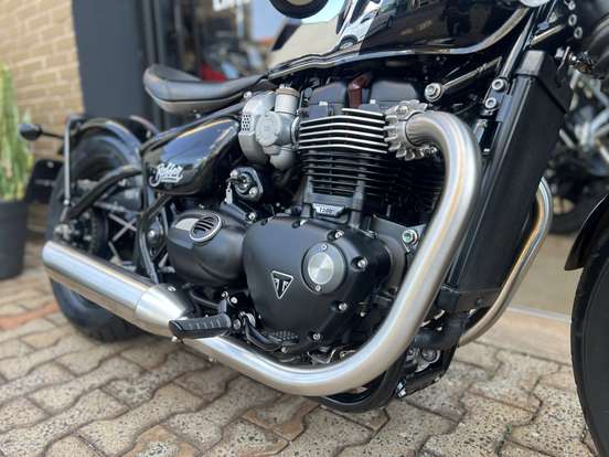 TRIUMPH-BONNEVILLE BOBBER 1200-2023