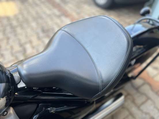 TRIUMPH-BONNEVILLE BOBBER 1200-2023