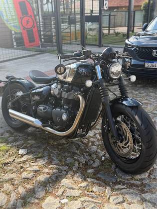 TRIUMPH BONNEVILLE BOBBER 1200 