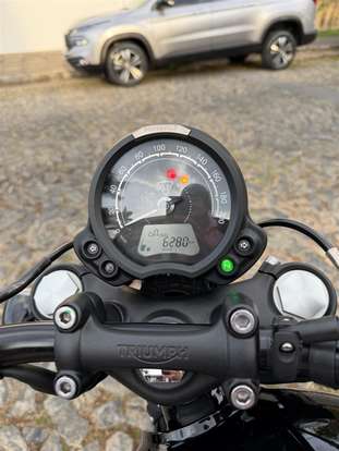 TRIUMPH-BONNEVILLE BOBBER 1200-2023