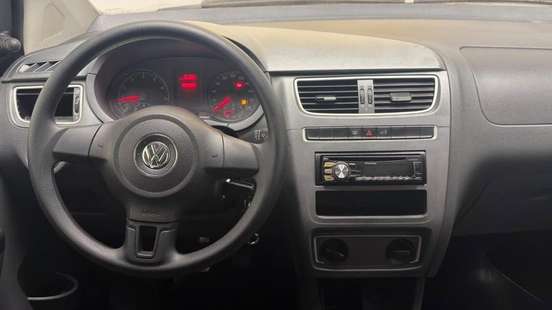 VOLKSWAGEN-FOX-2014