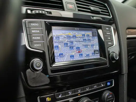 VOLKSWAGEN-GOLF-2015