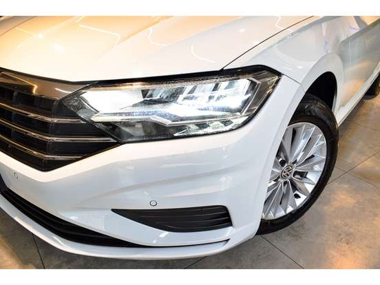 VOLKSWAGEN-JETTA-2018