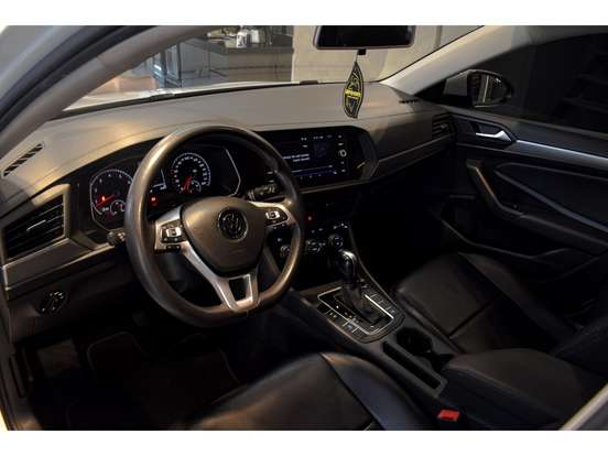 VOLKSWAGEN-JETTA-2018