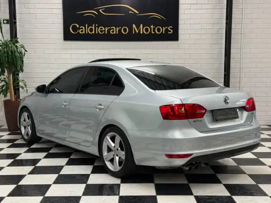 VOLKSWAGEN-JETTA-2014