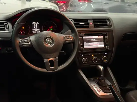 VOLKSWAGEN-JETTA-2014