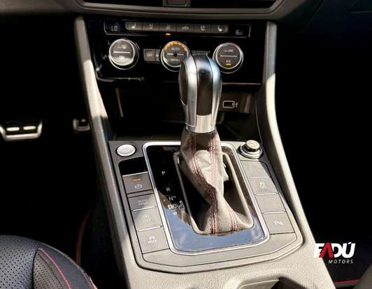VOLKSWAGEN-JETTA-2019