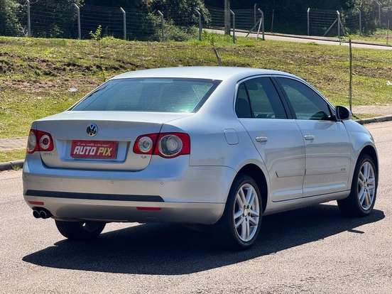 VOLKSWAGEN-JETTA-2.5 I 20V 170CV GASOLINA 4P TIPTRONIC VOLKSWAGEN-JETTA-2009