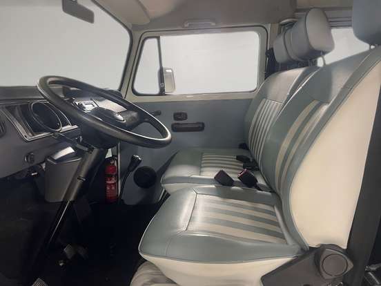 VOLKSWAGEN-KOMBI-2013