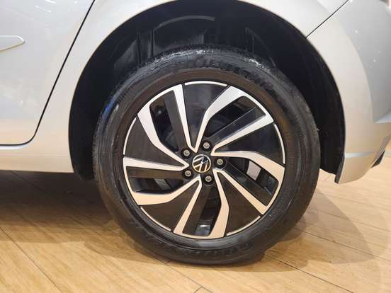 VOLKSWAGEN-POLO-2024