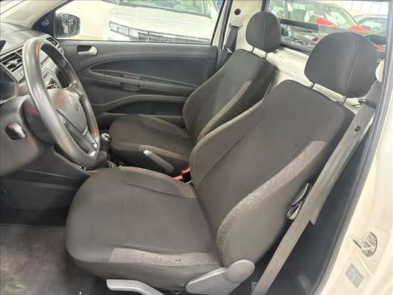 VOLKSWAGEN-SAVEIRO-2024
