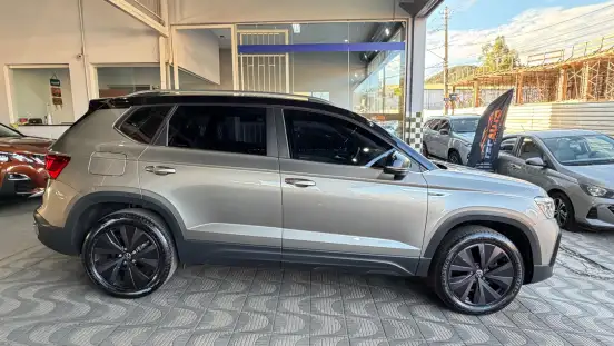 VOLKSWAGEN-TAOS-2021