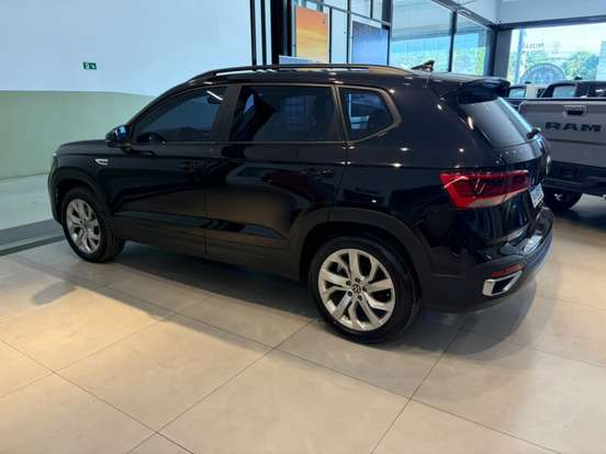 VOLKSWAGEN-TAOS-2022