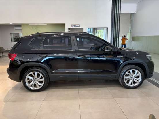 VOLKSWAGEN-TAOS-2022