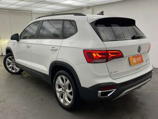 VOLKSWAGEN-TAOS-2023