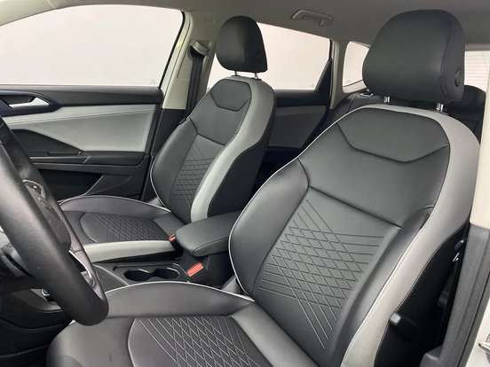 VOLKSWAGEN-TAOS-2023