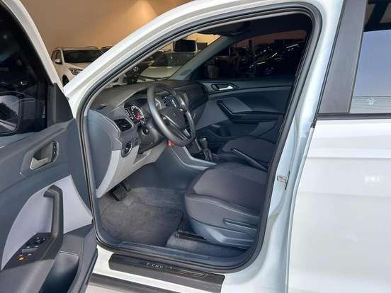 VOLKSWAGEN-T-CROSS-2021