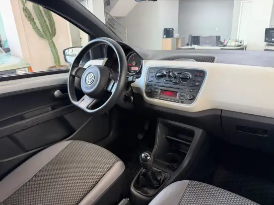 VOLKSWAGEN-UP-2017