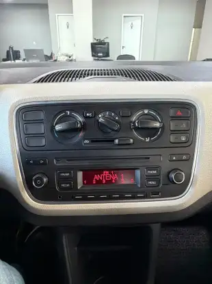 VOLKSWAGEN-UP-2017