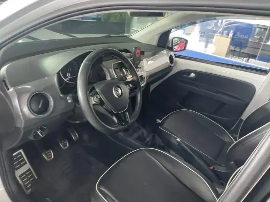 VOLKSWAGEN-UP-2018