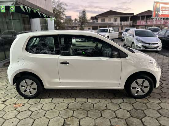 VOLKSWAGEN-UP-2016