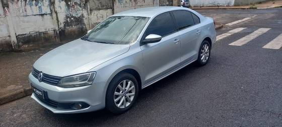 VOLKSWAGEN JETTA 2.0 COMFORTLINE FLEX 4P TIPTRONIC